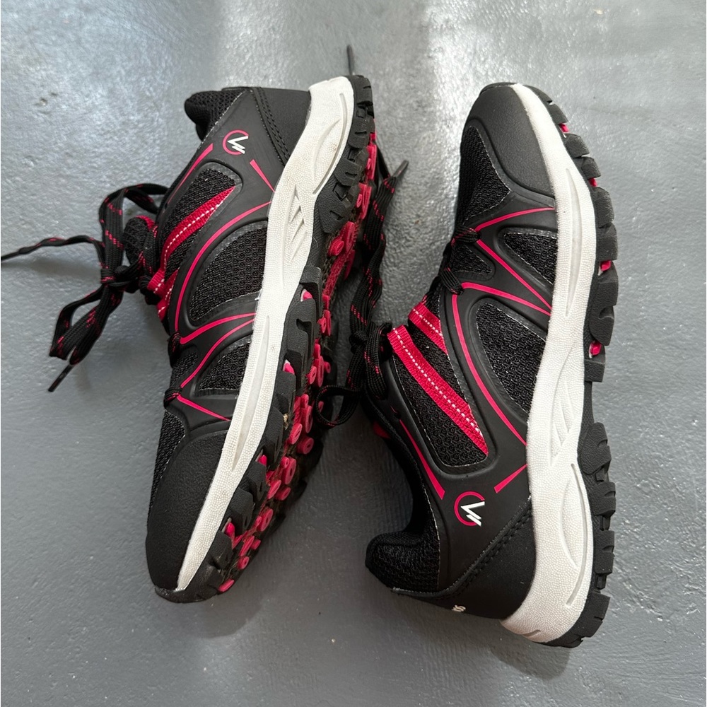 Kids NEVADOS Estes Low Hiking Shoe Red/Pink & Black Size 2 Hiking Shoes